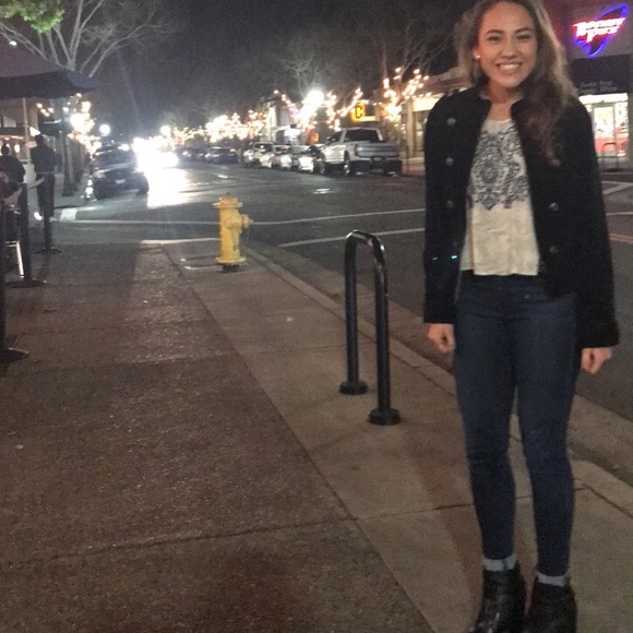 Urban Outfitters Crop - Picture 5 of 5